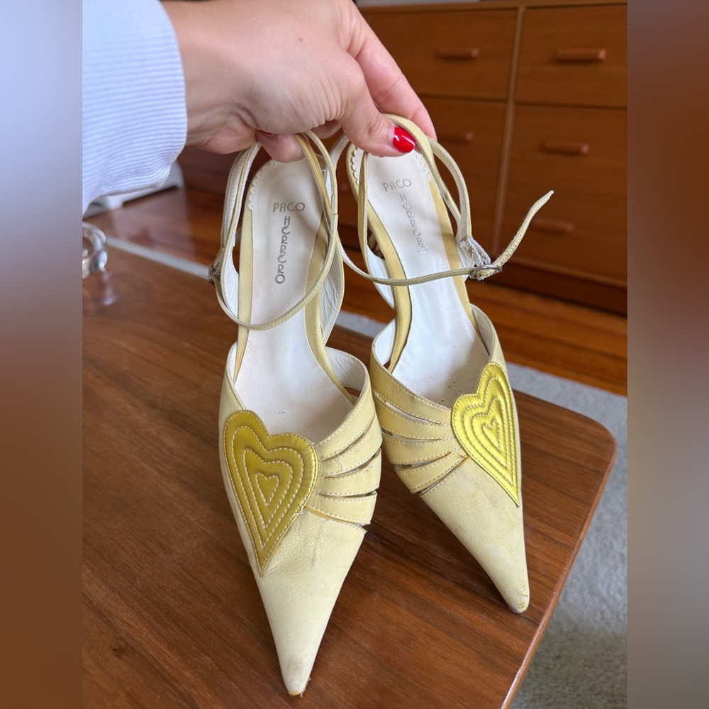 Paco Herero Vintage Heart-Appliqué Gold & Yellow Pointed Slingback Heels - Picture 4 of 4